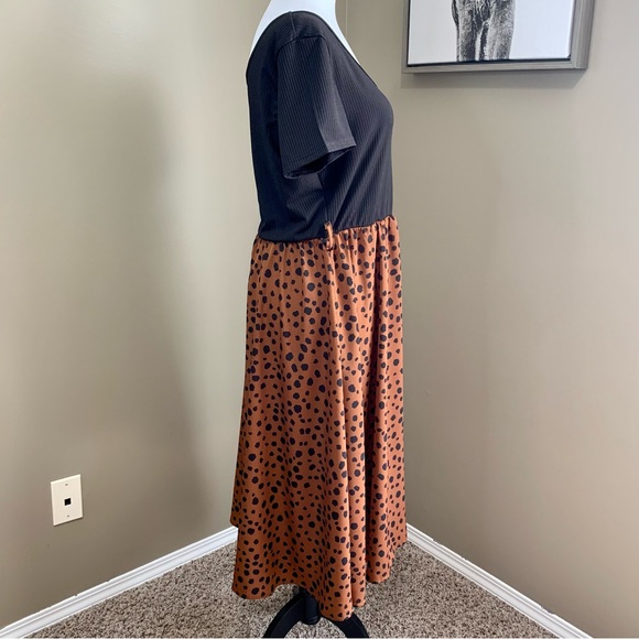 NWOT Dalmatian Print Short Sleeve Maxi Dress with belt - Picture 10 of 12